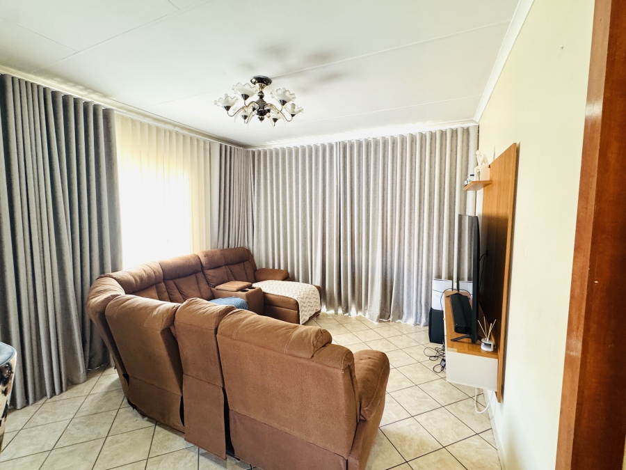 3 Bedroom Property for Sale in Thatchfield Manor Gauteng