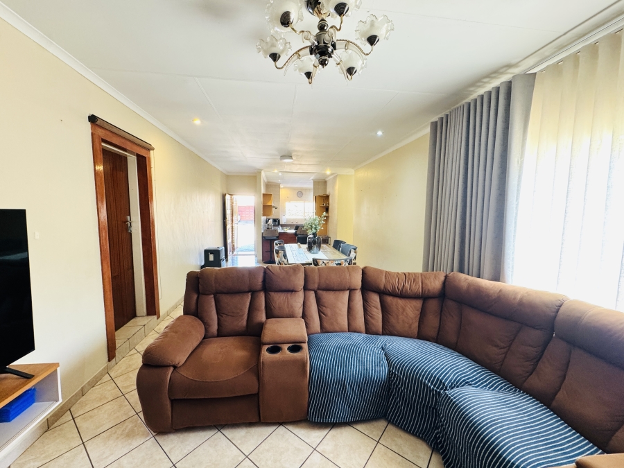 3 Bedroom Property for Sale in Thatchfield Manor Gauteng