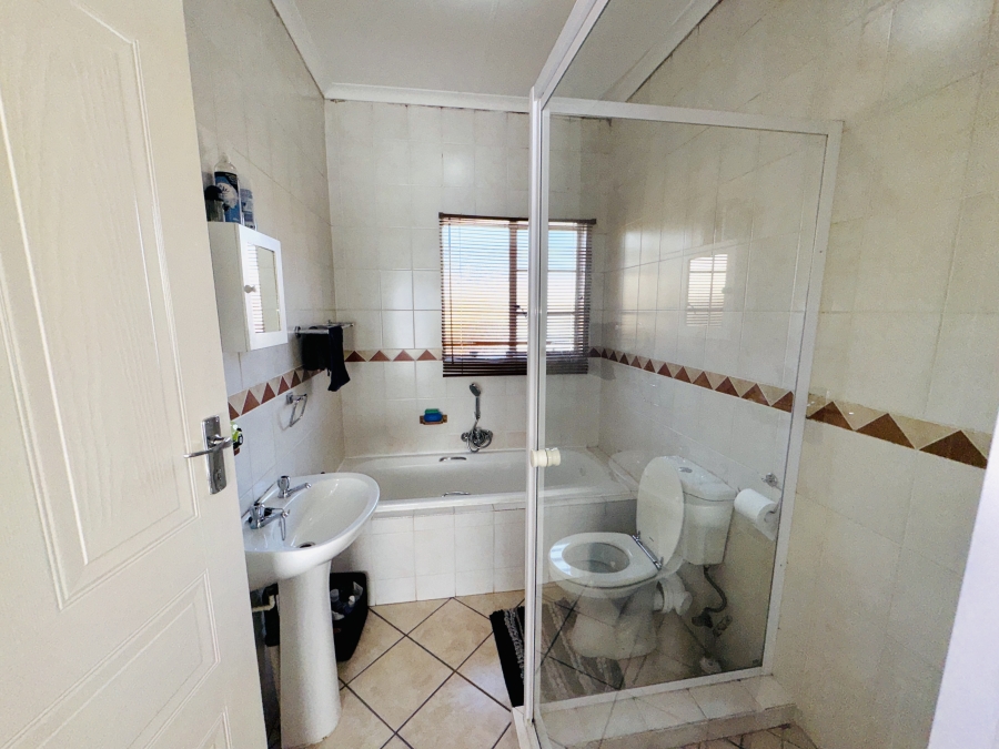 3 Bedroom Property for Sale in Thatchfield Manor Gauteng