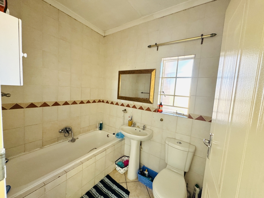 3 Bedroom Property for Sale in Thatchfield Manor Gauteng