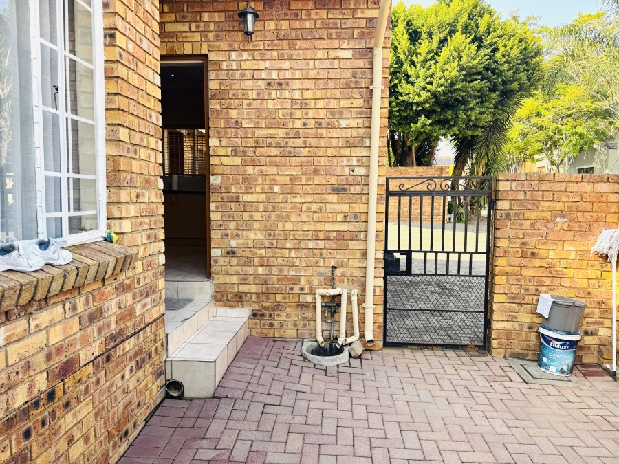 3 Bedroom Property for Sale in Thatchfield Manor Gauteng
