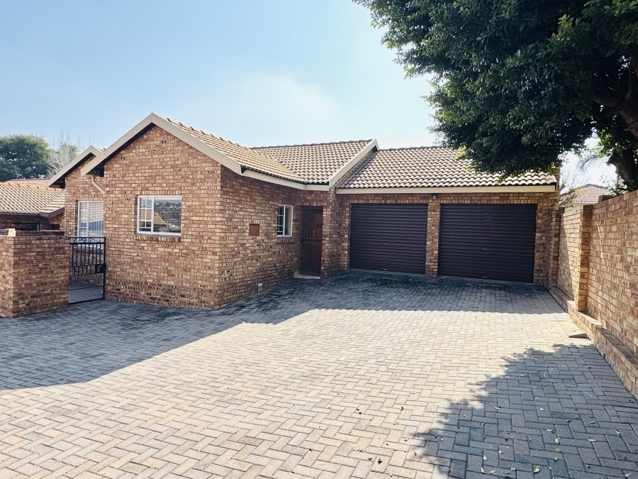 3 Bedroom Property for Sale in Thatchfield Manor Gauteng