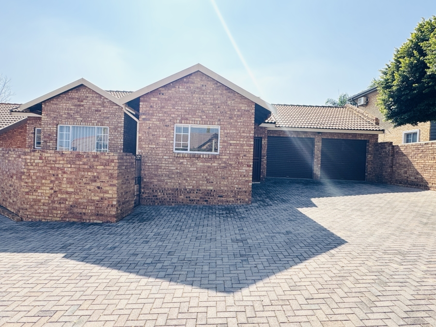 3 Bedroom Property for Sale in Thatchfield Manor Gauteng