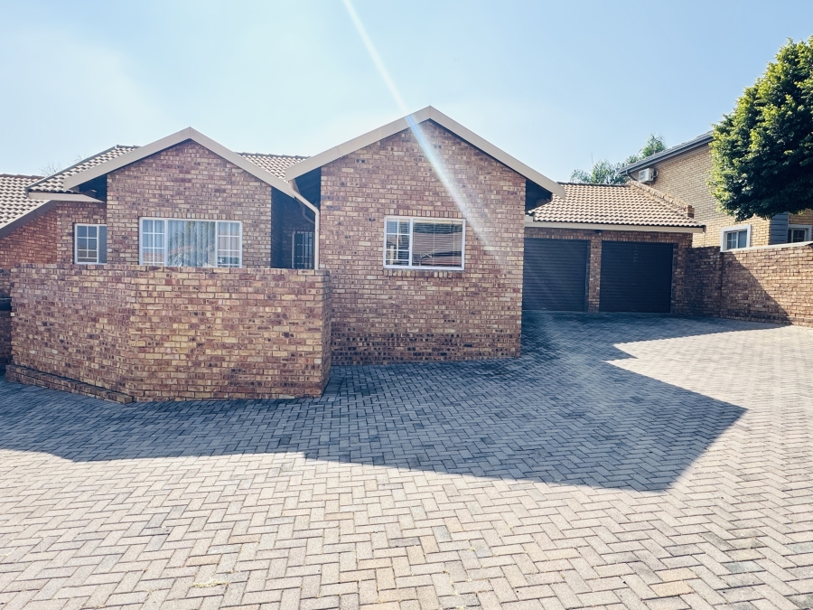 3 Bedroom Property for Sale in Thatchfield Manor Gauteng
