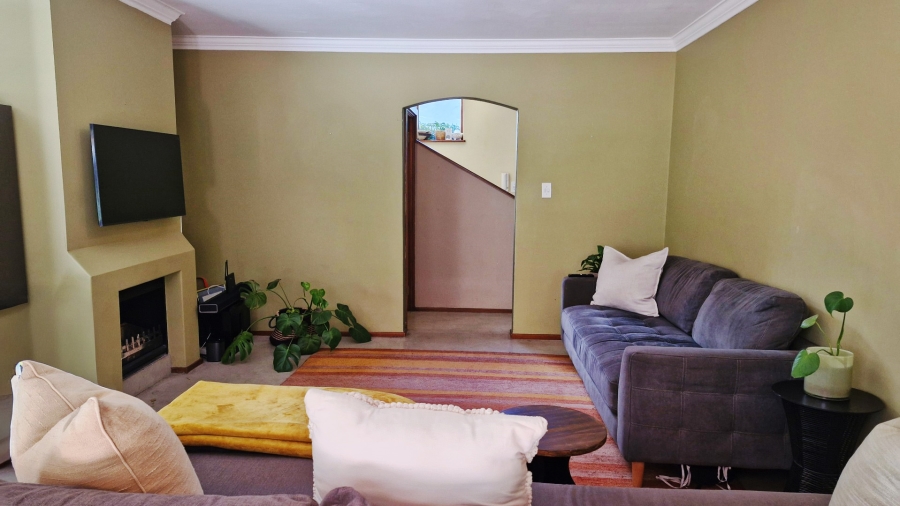 To Let 3 Bedroom Property for Rent in Illovo Gauteng