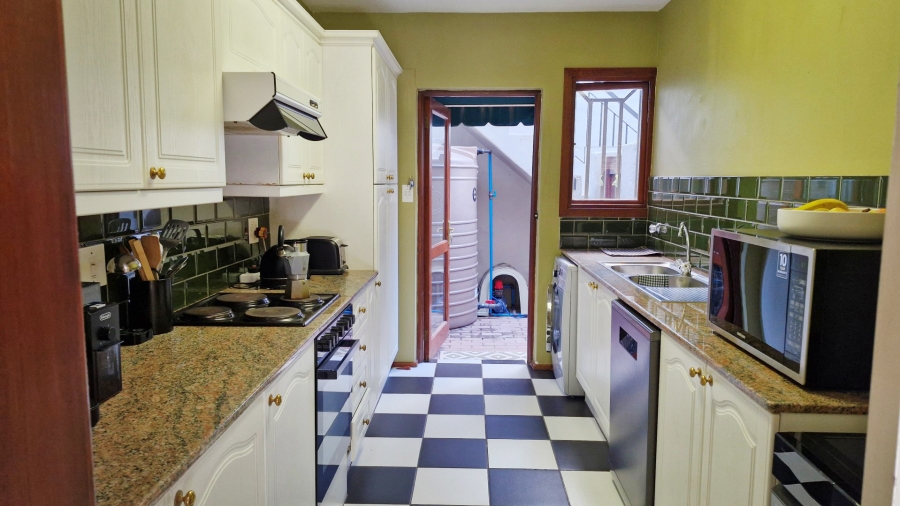 To Let 3 Bedroom Property for Rent in Illovo Gauteng