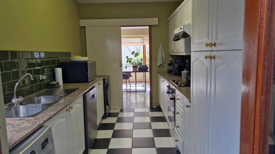 To Let 3 Bedroom Property for Rent in Illovo Gauteng