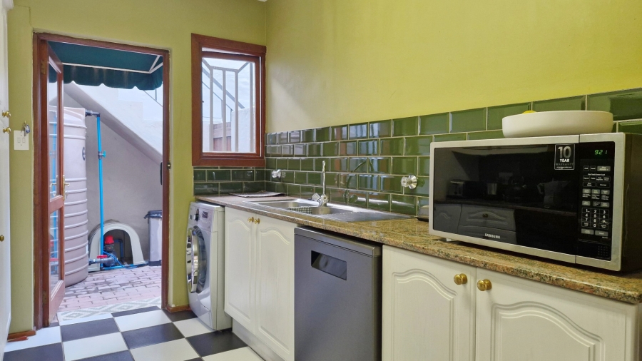 To Let 3 Bedroom Property for Rent in Illovo Gauteng