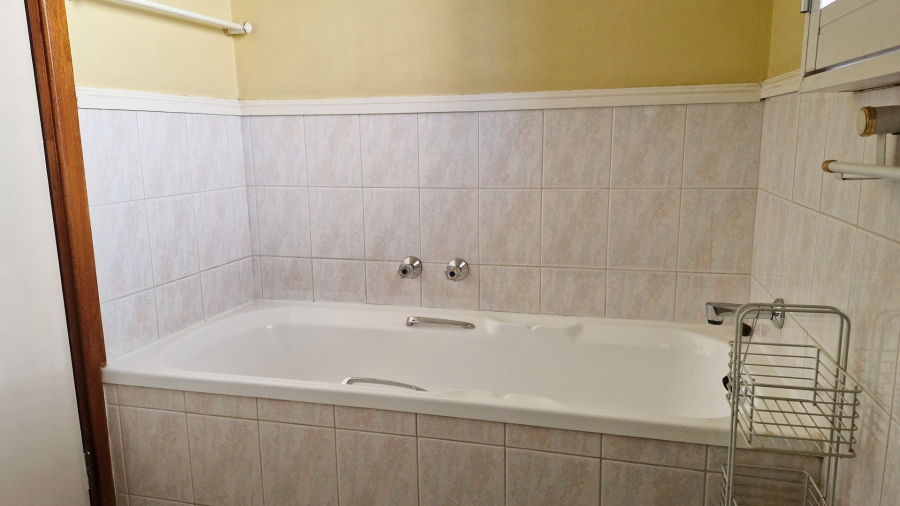To Let 3 Bedroom Property for Rent in Illovo Gauteng