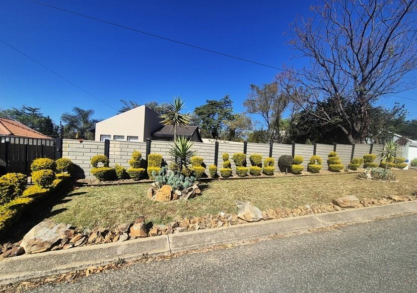 6 Bedroom Property for Sale in Bloubosrand Gauteng