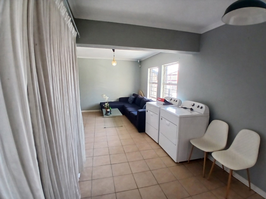 6 Bedroom Property for Sale in Bloubosrand Gauteng