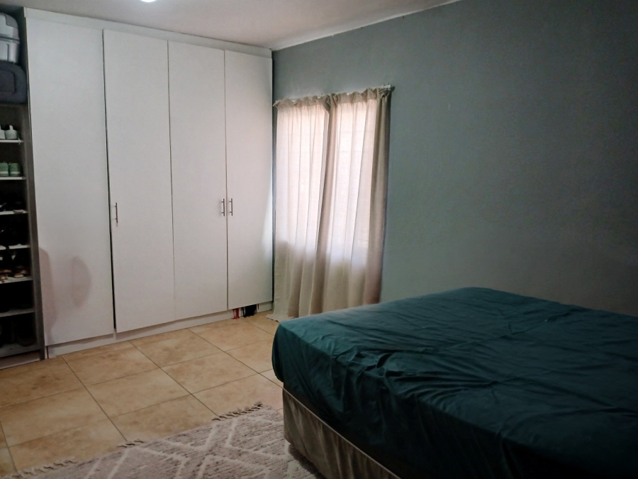 6 Bedroom Property for Sale in Bloubosrand Gauteng