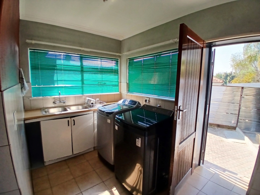 6 Bedroom Property for Sale in Bloubosrand Gauteng