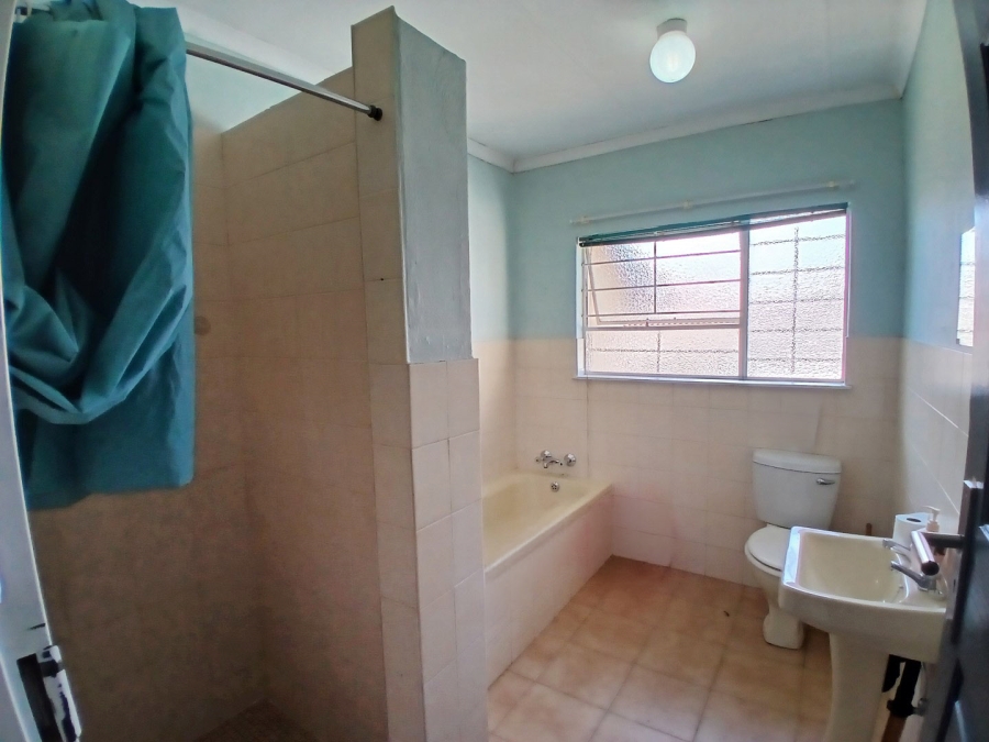 6 Bedroom Property for Sale in Bloubosrand Gauteng