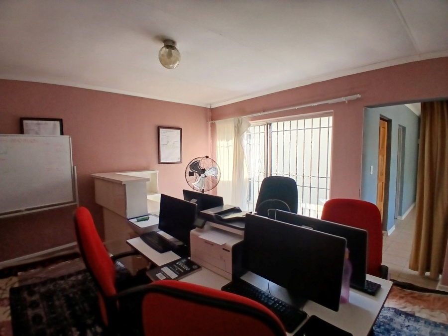 6 Bedroom Property for Sale in Bloubosrand Gauteng