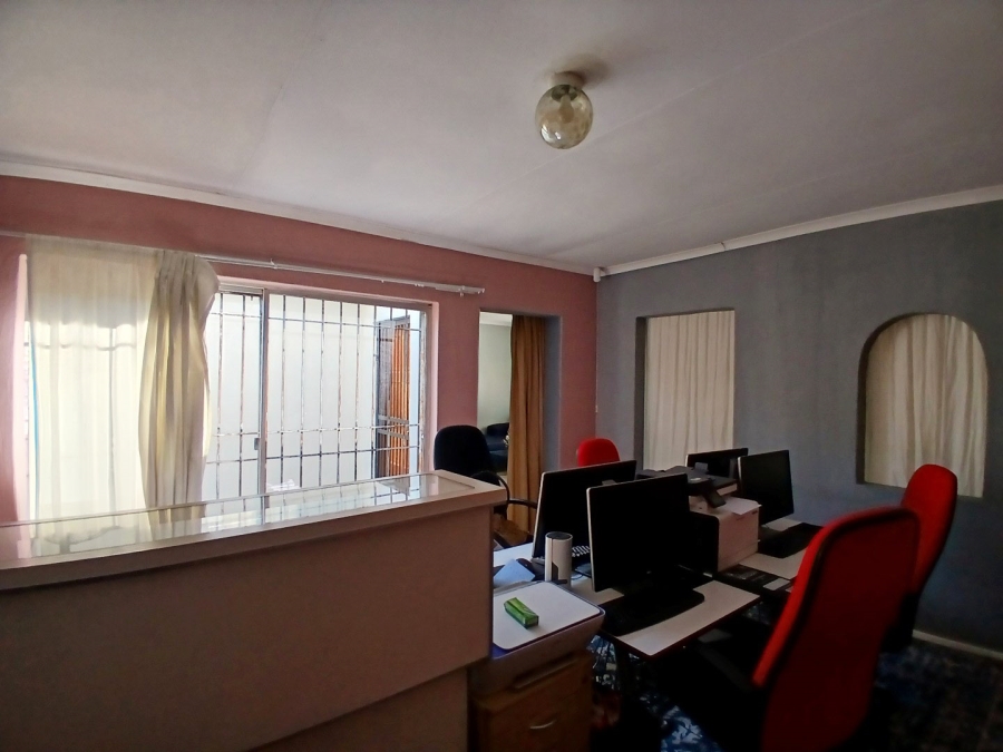 6 Bedroom Property for Sale in Bloubosrand Gauteng