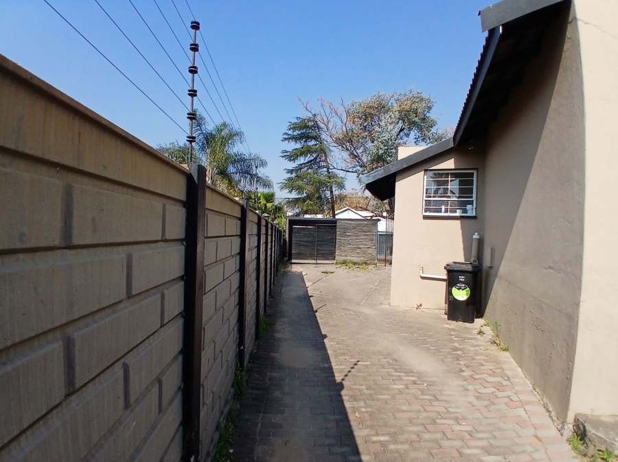 6 Bedroom Property for Sale in Bloubosrand Gauteng