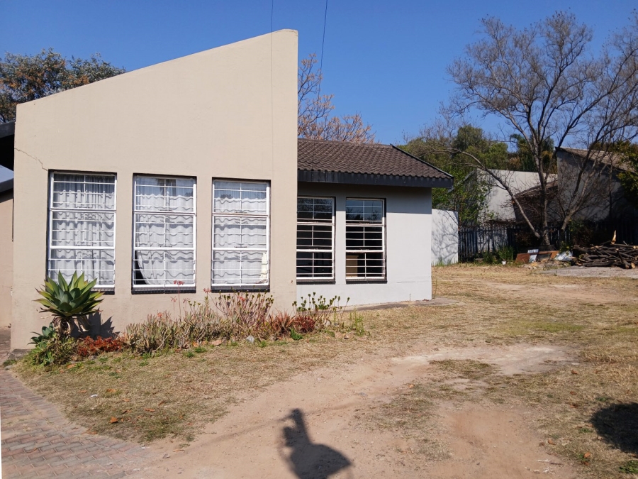 6 Bedroom Property for Sale in Bloubosrand Gauteng
