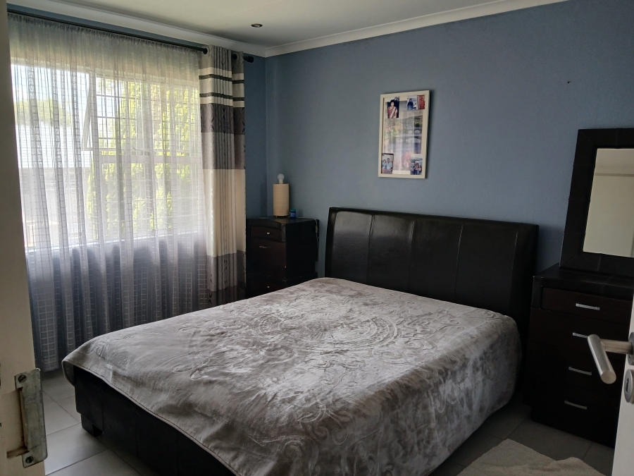 2 Bedroom Property for Sale in Constantia Kloof Gauteng