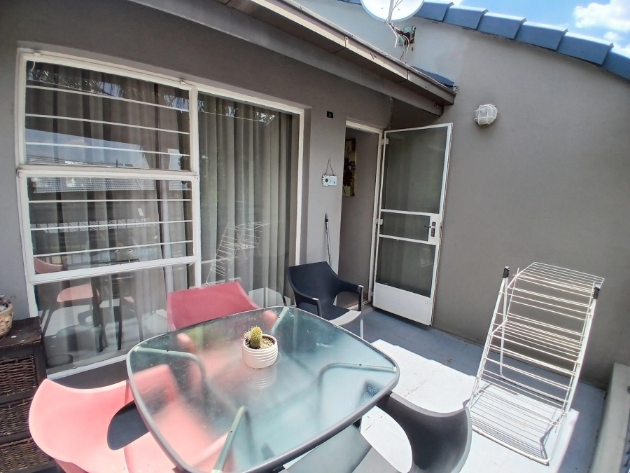 2 Bedroom Property for Sale in Constantia Kloof Gauteng