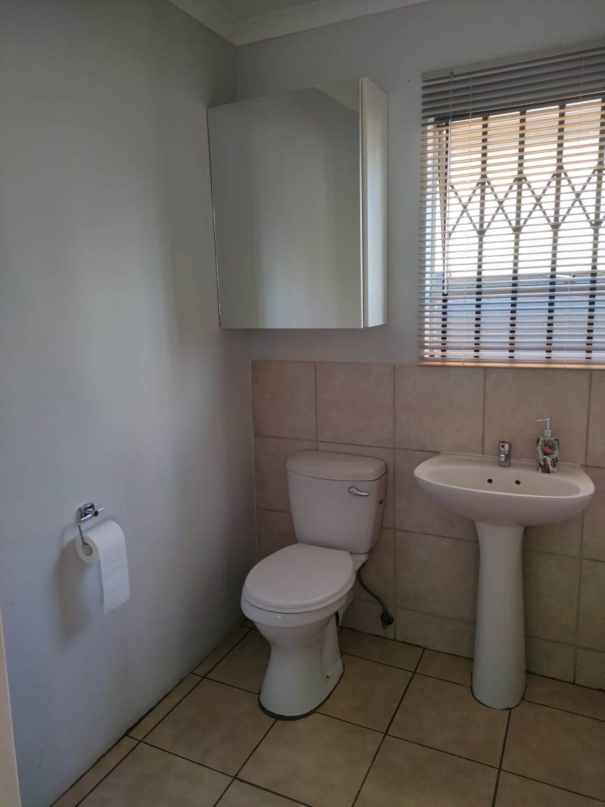 To Let 2 Bedroom Property for Rent in Fleurhof Gauteng