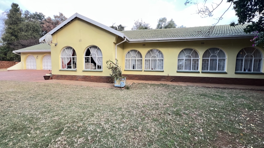 4 Bedroom Property for Sale in Westonaria Gauteng