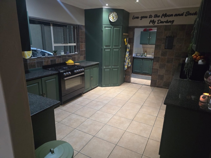 4 Bedroom Property for Sale in Sinoville Gauteng