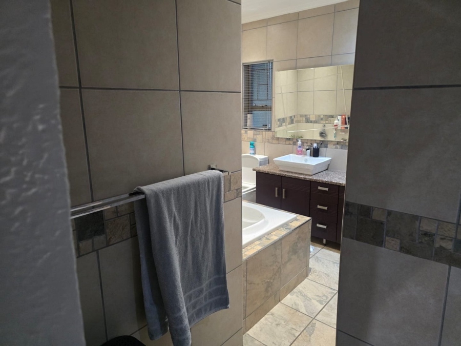 4 Bedroom Property for Sale in Sinoville Gauteng