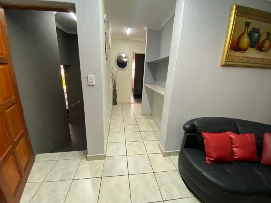 To Let 2 Bedroom Property for Rent in Bryanston Gauteng