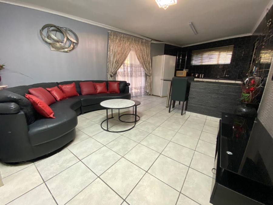 To Let 2 Bedroom Property for Rent in Bryanston Gauteng