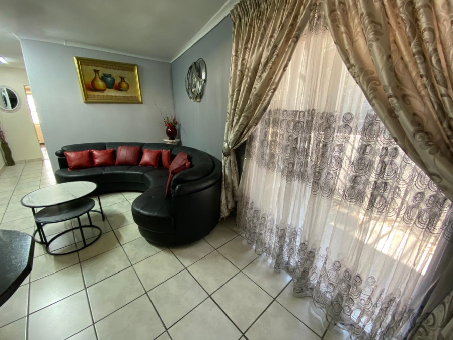 To Let 2 Bedroom Property for Rent in Bryanston Gauteng