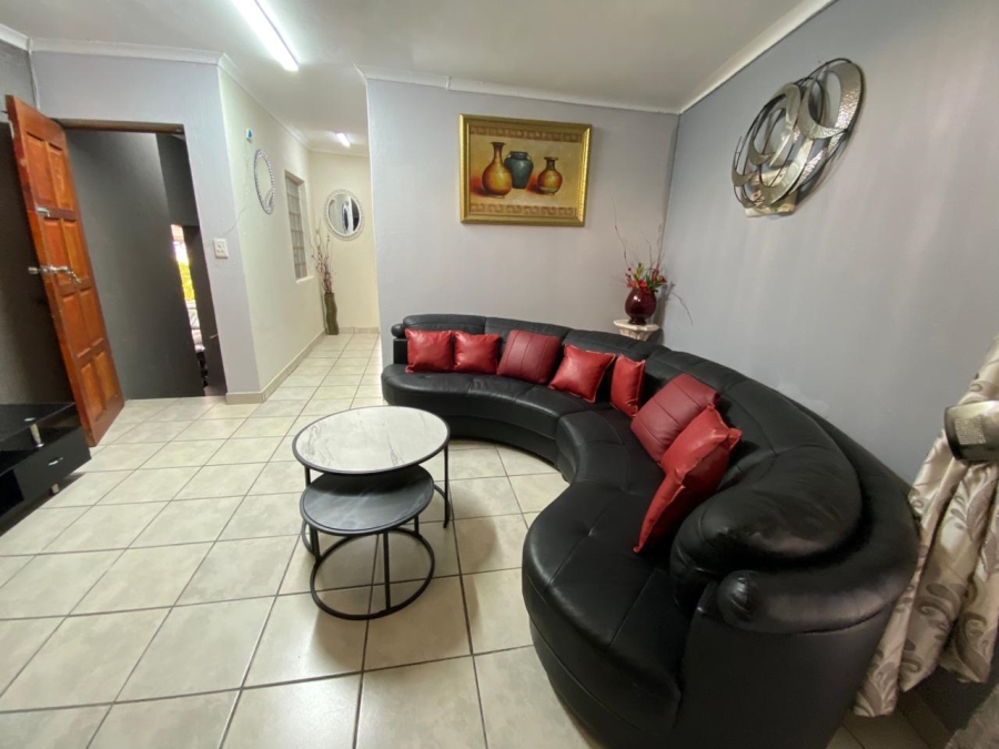 To Let 2 Bedroom Property for Rent in Bryanston Gauteng