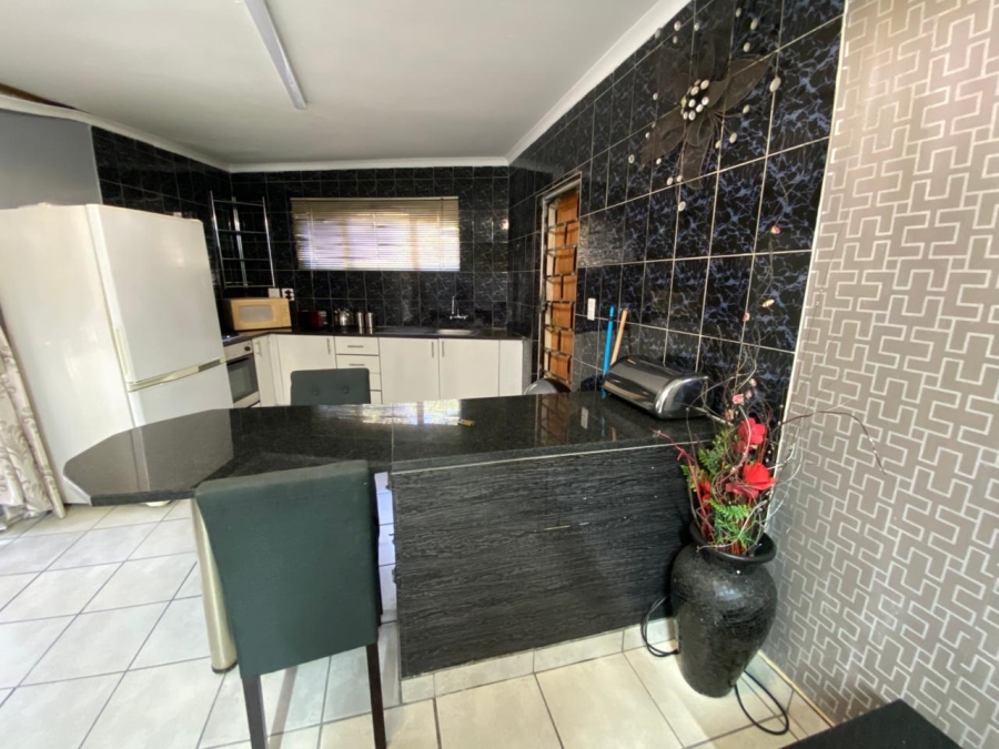 To Let 2 Bedroom Property for Rent in Bryanston Gauteng