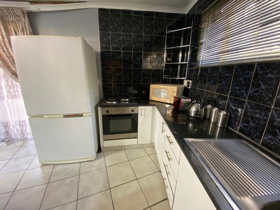 To Let 2 Bedroom Property for Rent in Bryanston Gauteng