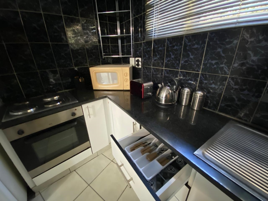 To Let 2 Bedroom Property for Rent in Bryanston Gauteng