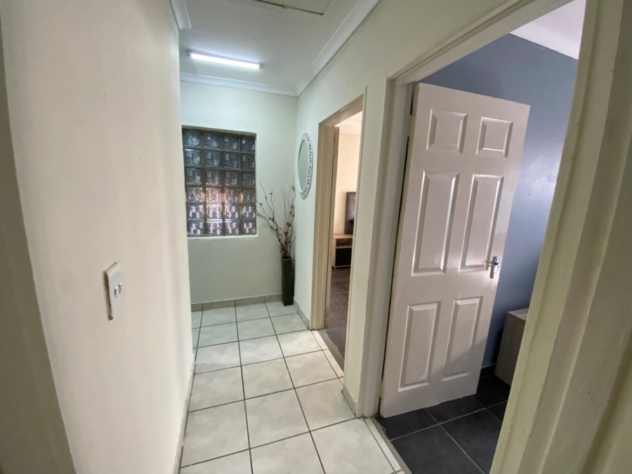 To Let 2 Bedroom Property for Rent in Bryanston Gauteng