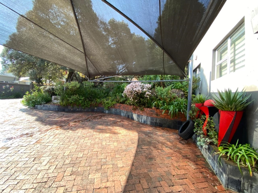 To Let 2 Bedroom Property for Rent in Bryanston Gauteng