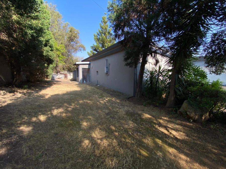 To Let 2 Bedroom Property for Rent in Bryanston Gauteng