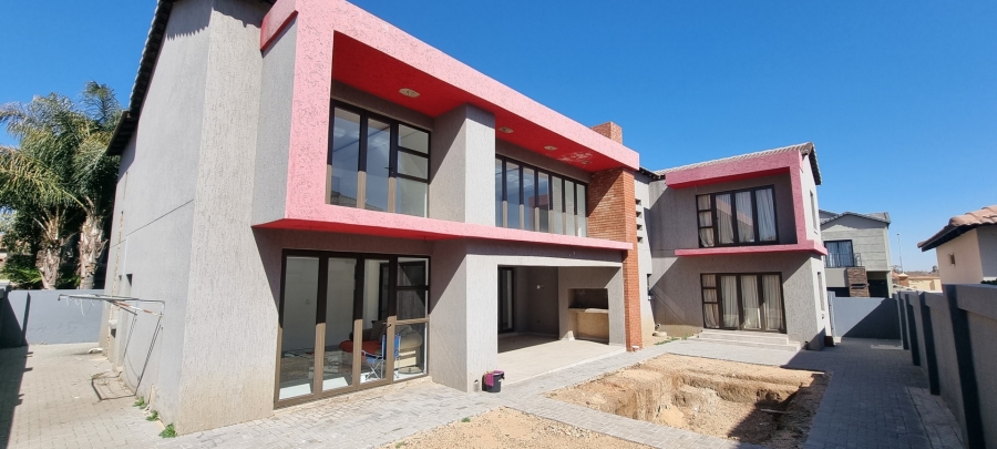 5 Bedroom Property for Sale in Sunward Park Gauteng