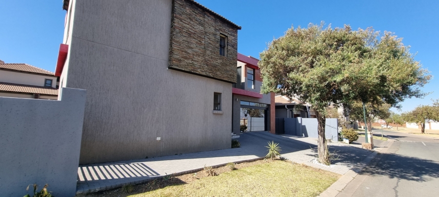 5 Bedroom Property for Sale in Sunward Park Gauteng