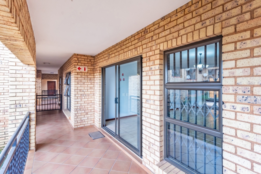 To Let 2 Bedroom Property for Rent in Monument Gauteng