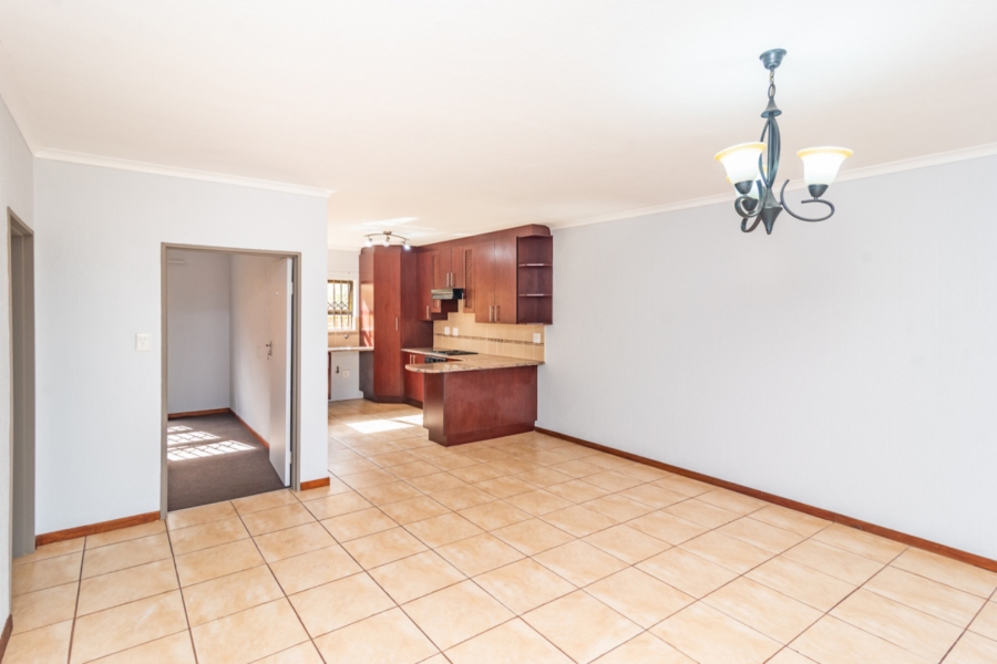 To Let 2 Bedroom Property for Rent in Monument Gauteng