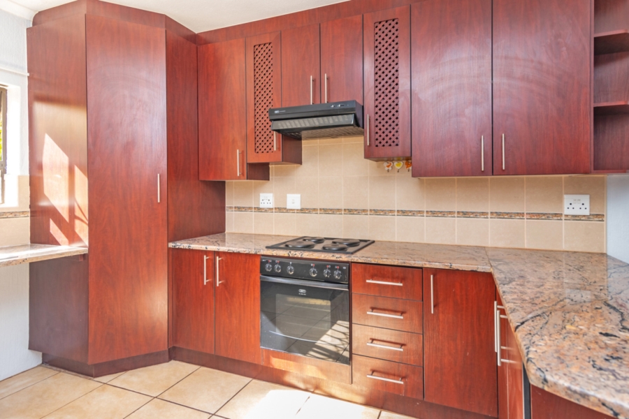 To Let 2 Bedroom Property for Rent in Monument Gauteng