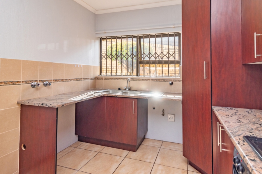 To Let 2 Bedroom Property for Rent in Monument Gauteng
