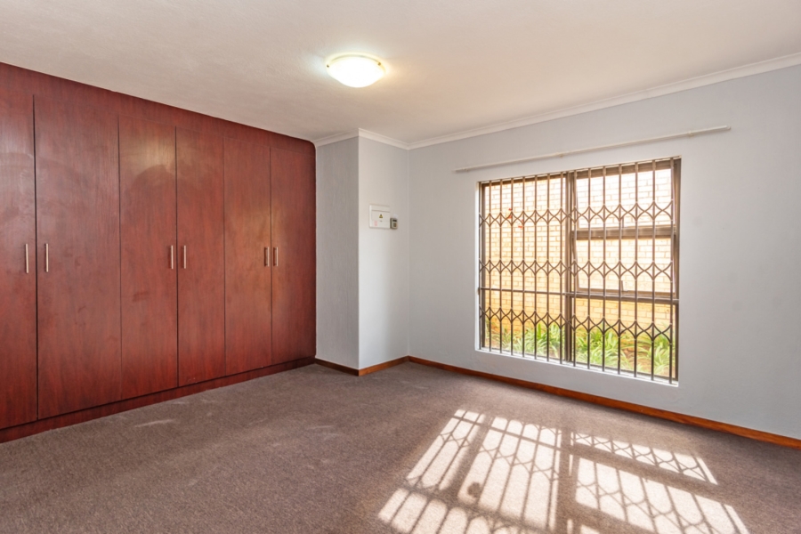 To Let 2 Bedroom Property for Rent in Monument Gauteng