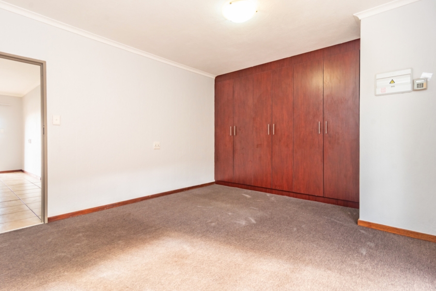 To Let 2 Bedroom Property for Rent in Monument Gauteng