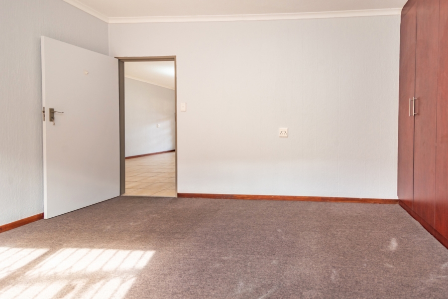 To Let 2 Bedroom Property for Rent in Monument Gauteng