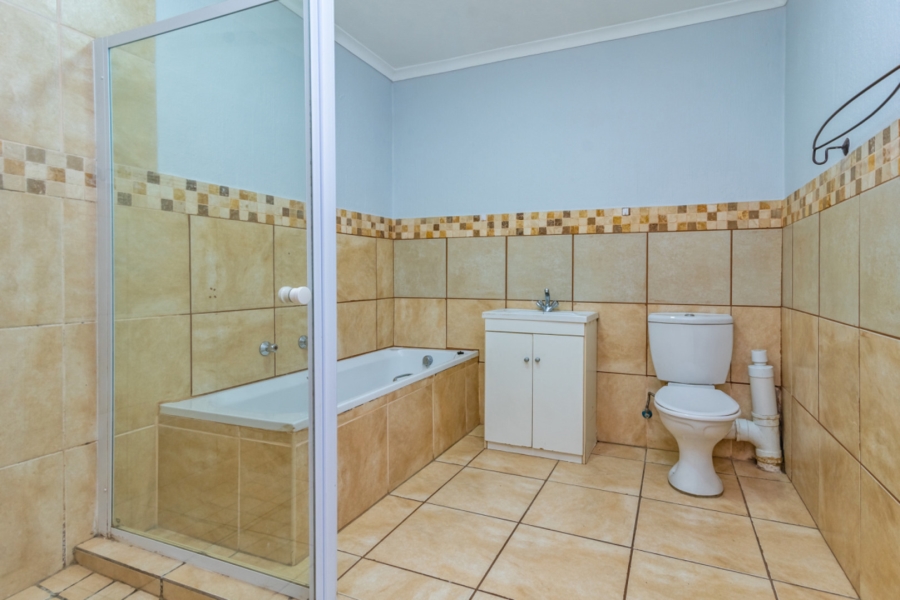 To Let 2 Bedroom Property for Rent in Monument Gauteng
