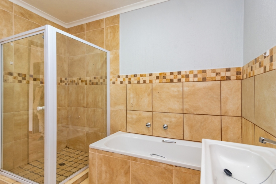 To Let 2 Bedroom Property for Rent in Monument Gauteng
