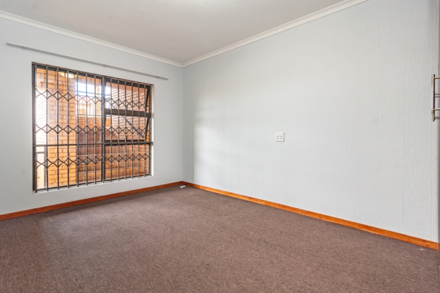 To Let 2 Bedroom Property for Rent in Monument Gauteng